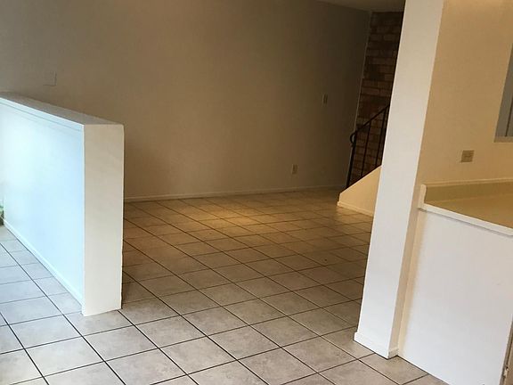 2nd image of 2924 Peachtree Dr #2