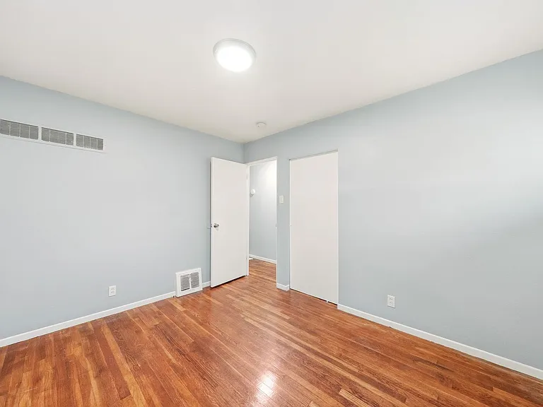 10700 Spring Garden Dr — Photo 23