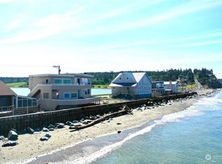 2523 W Beach Rd, Oak Harbor, WA 98277