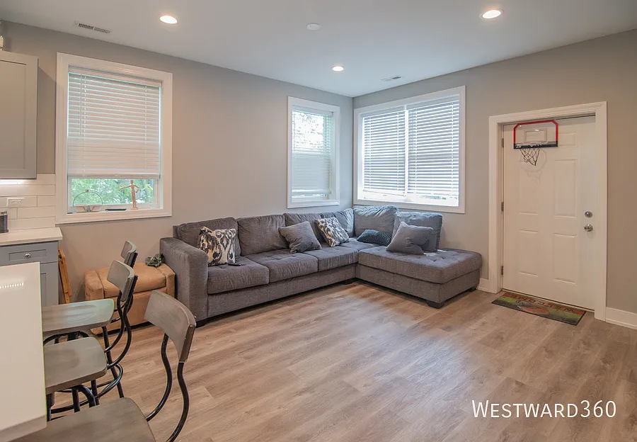Building Photo - 2448 N Albany Ave #2S