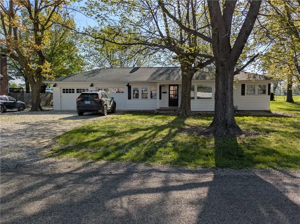 112 S Eads Ave, Paris, IL 61944