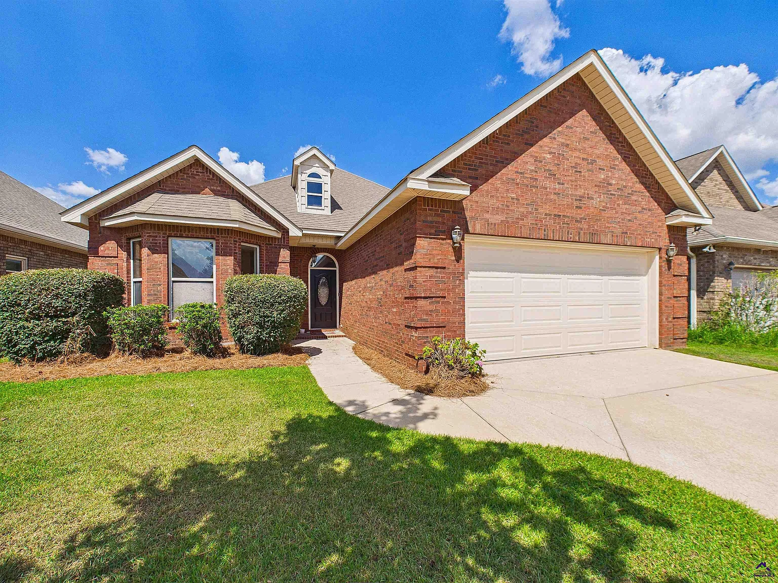 3 bed, 2.0 bath, 1583 sqft, $2,000 — Photo 2
