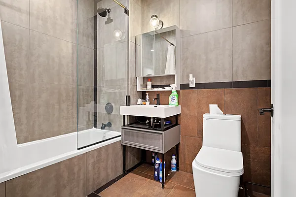 Rented by Safdie Realty Group | media 15