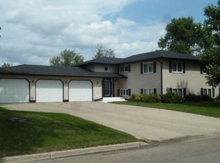 510 10th St SW, Jamestown, ND 58401