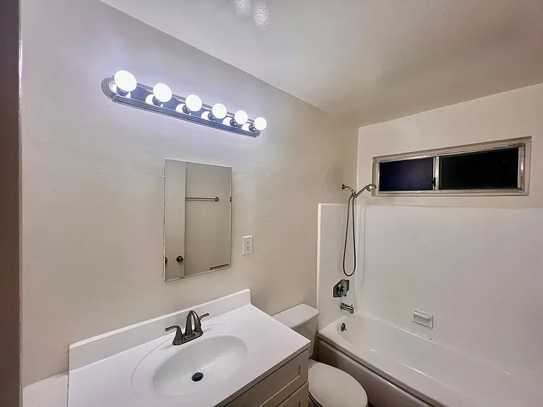 8445 Amigo Ave Northridge, CA 91325 — Photo 10