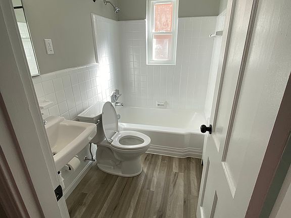 4th image of 3055 Glenmore Ave APT 1