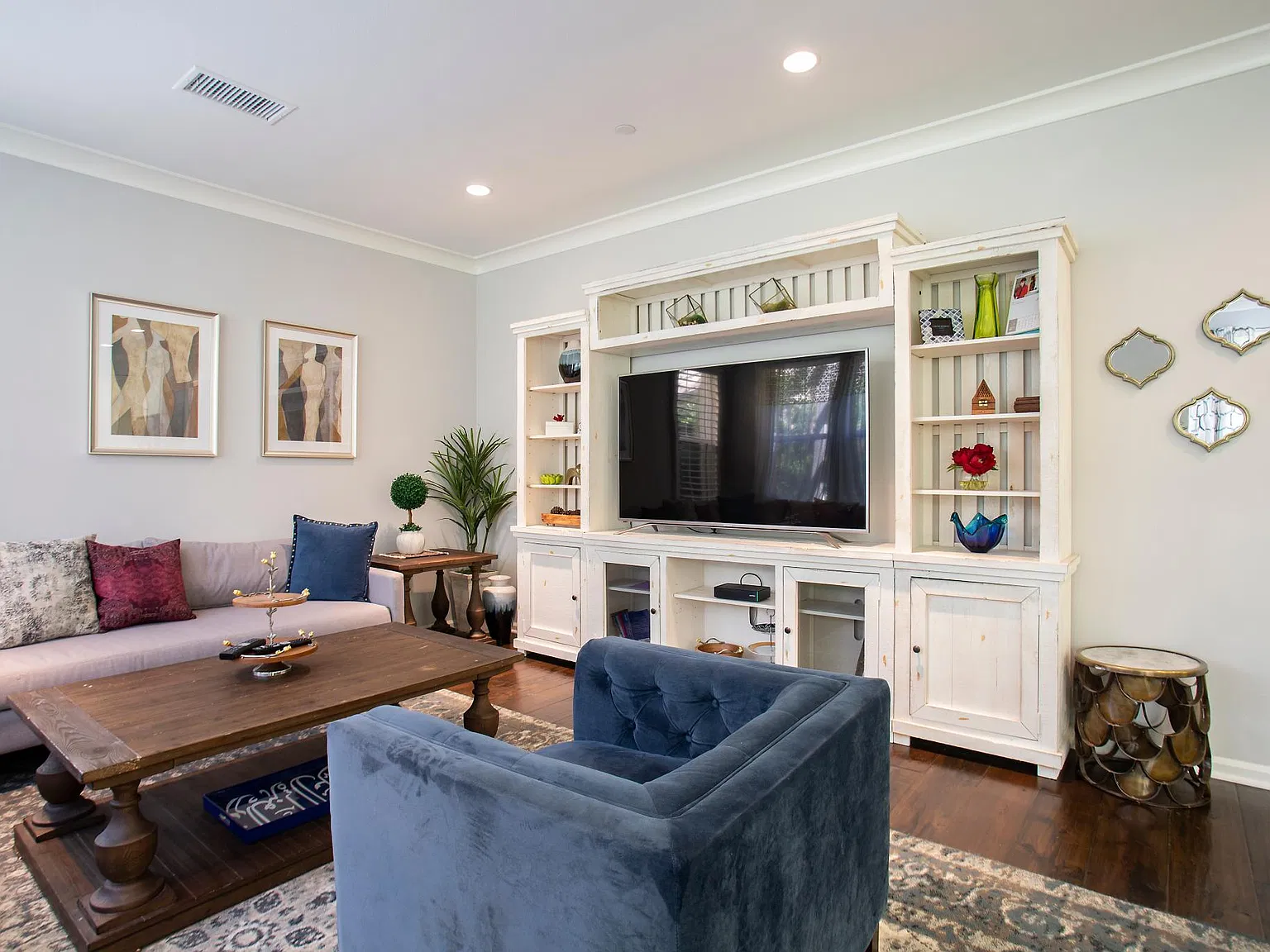 3 bed, 2.5 bath, 1581 sqft, $6,600 — Photo 2