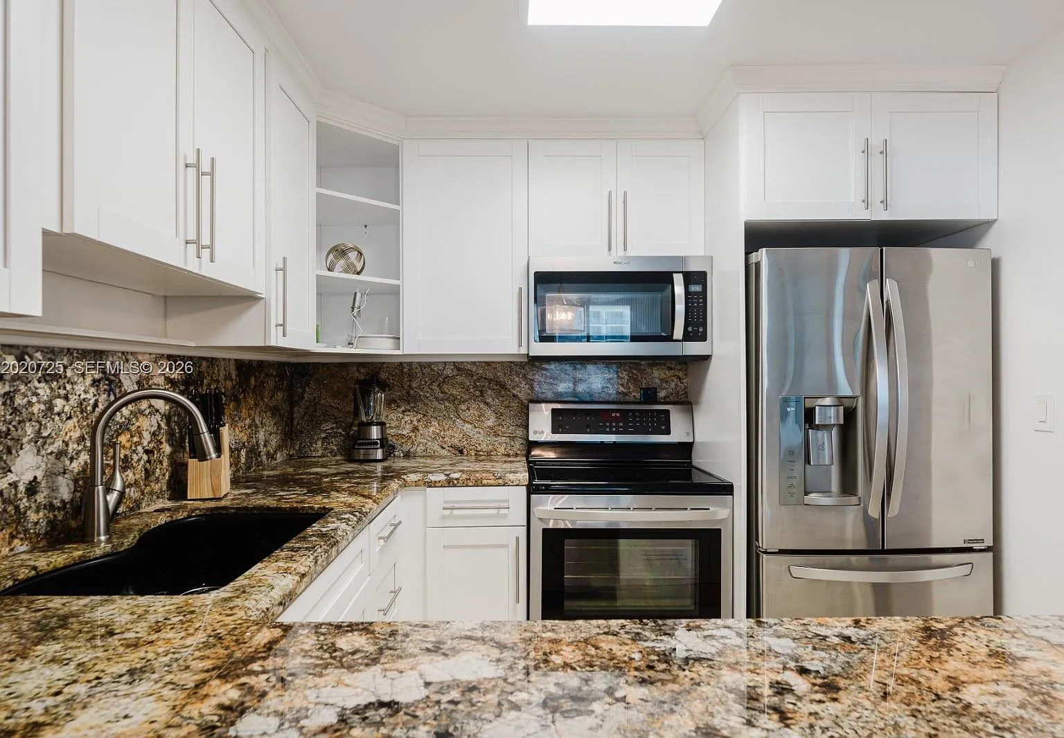 Roney Palace Condo — Photo 4