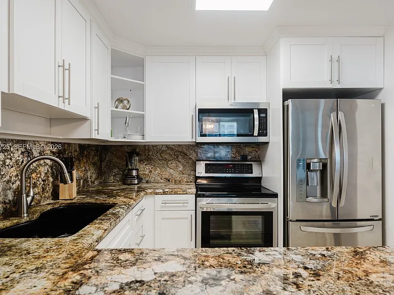 2301 Collins Ave #804 — Photo 4