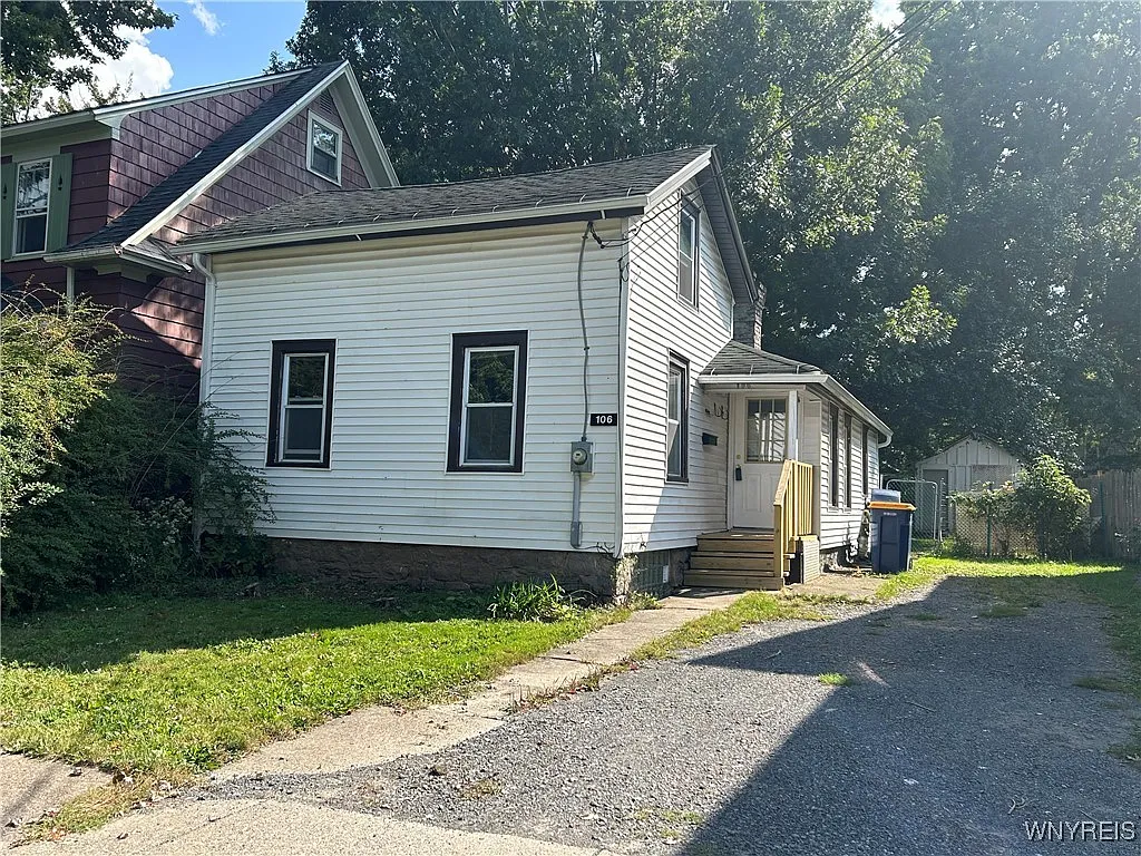 106 Lewis St photo 1
