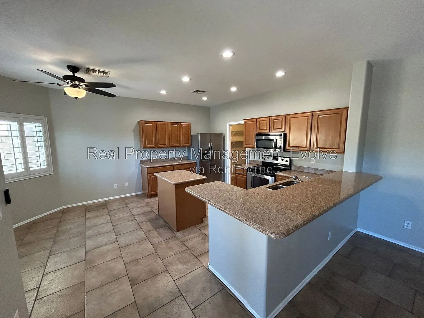 5 bed, 2.5 bath, 2567 sqft, $2,949 — Photo 4