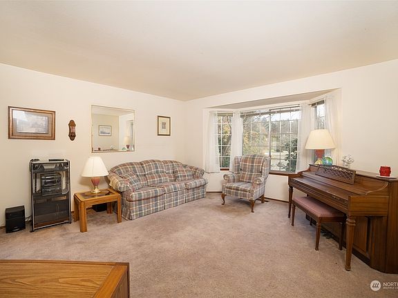 2nd image of 25105 Lake Wilderness Country Club Drive SE