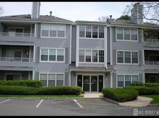 2308 Candlelight Ct, Helmetta, NJ 08828