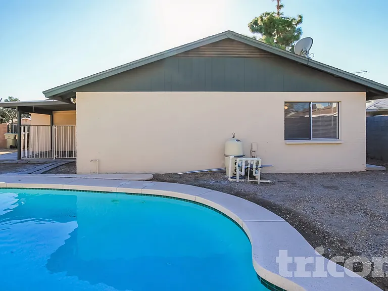 5526 W Angela Dr — Photo 16