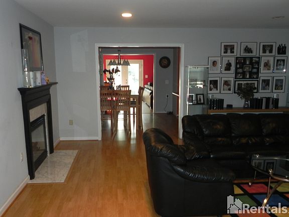 3rd image of 3209 Campbell Dr