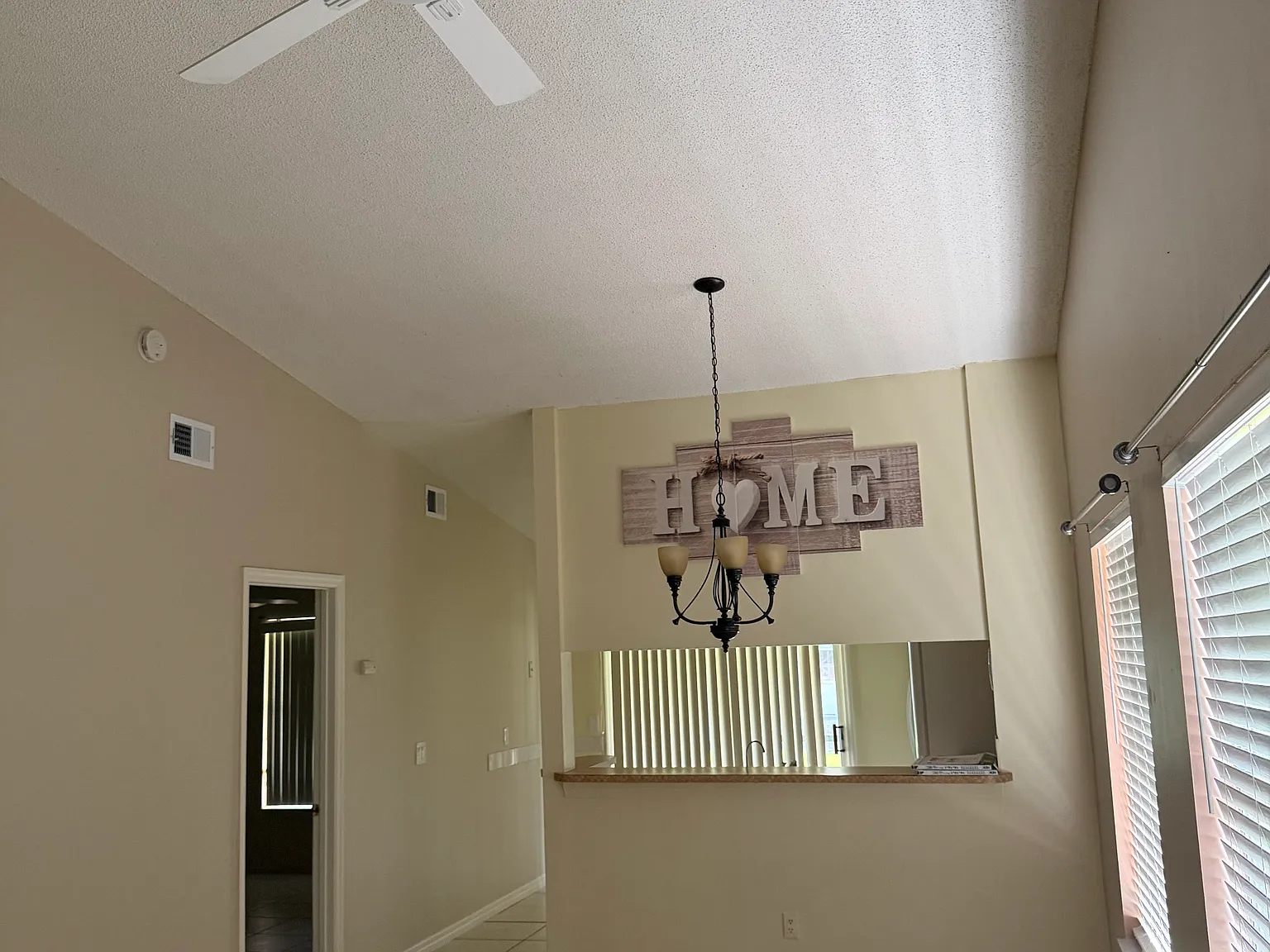 3 bed, 1056 sqft, $1,700 — Photo 2