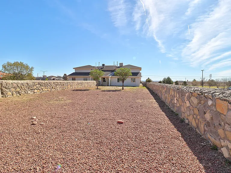 2987 Tierra Cortez Ave #B — Photo 26