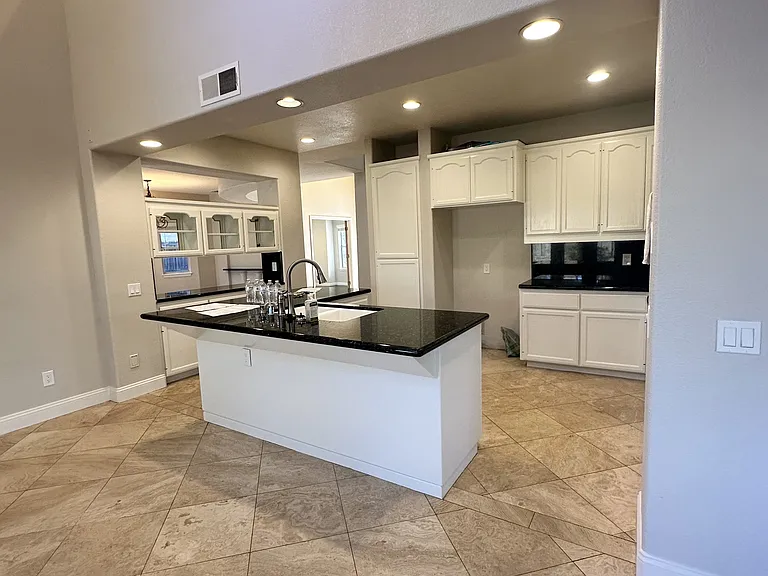 2221 Banbury Cir — Photo 18