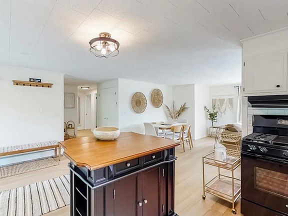 3rd image of 336 Cote Hill Road