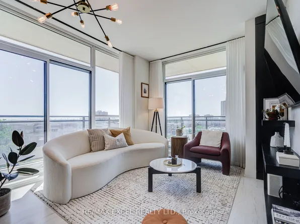 85 N Park Rd S #705, Vaughan, ON L4J 0H9