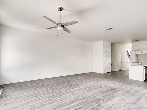3rd image of 1622 Dakota St