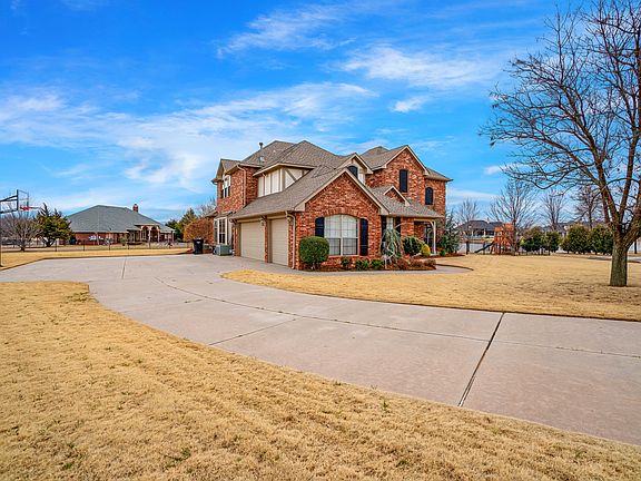 2nd image of 4108 Old Pond Ct