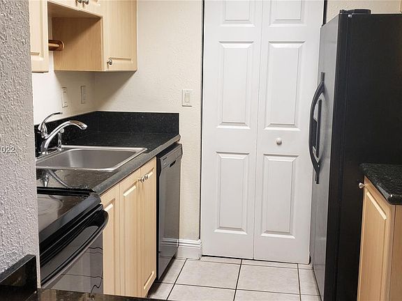 3rd image of 10785 SW 108th Ave APT 105