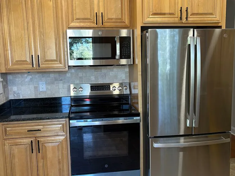 184 E Tompkins St — Photo 5