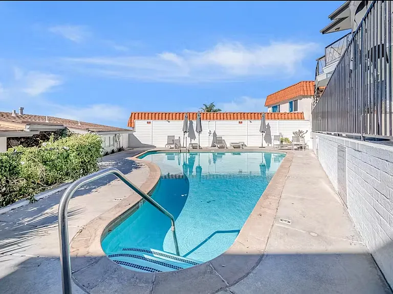 520 Avenida Victoria #7 — Photo 3