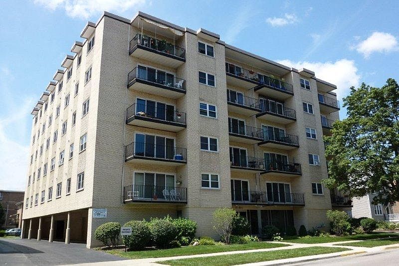1st image of 215 Marengo Ave APT 2B