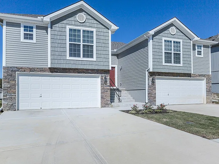 Parkway Oaks Townhomes and Duplexes — Photo 67