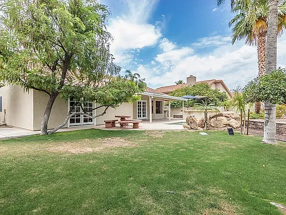 1211 E Drake Dr — Photo 37