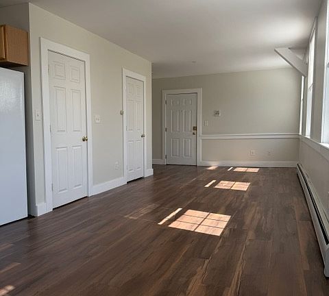 4th image of 71 Grove St APT 5