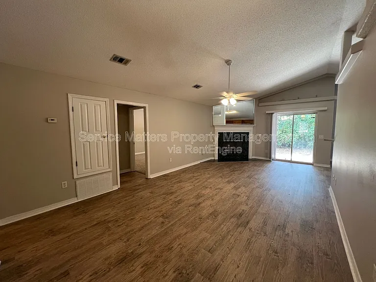 5959 Sleepy Hollow Ct — Photo 4