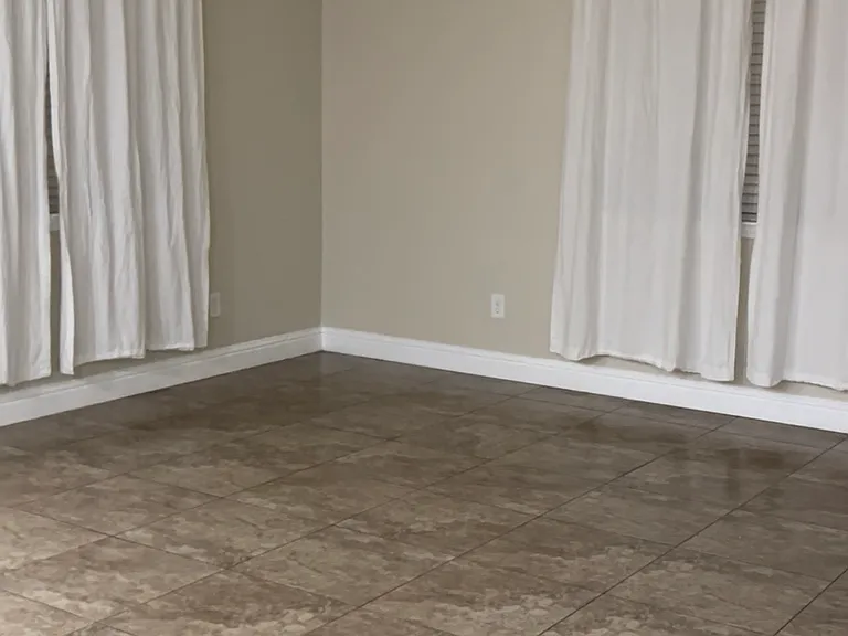 647 Ficklin Dr — Photo 5