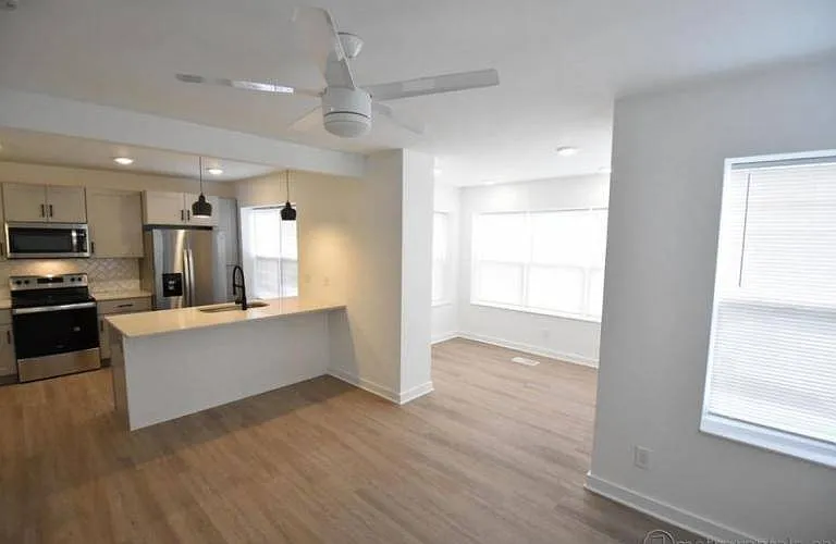 1400 Hamlet St — Photo 2