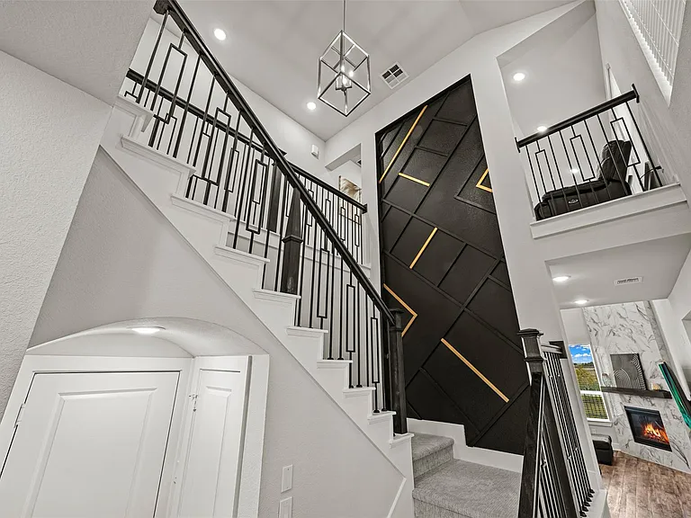 16631 Lake Austin St — Photo 2