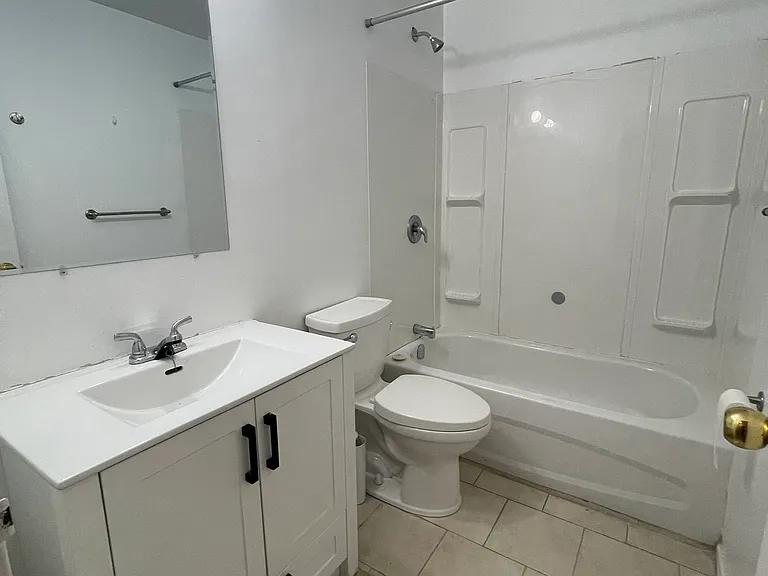 240 Commissioners Rd W #12 — Photo 8