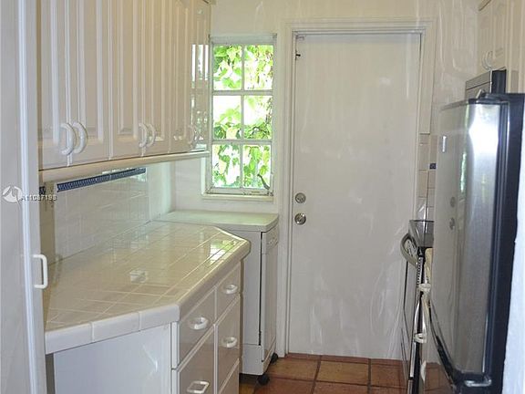 5th image of 1571 Pennsylvania Ave APT 3S