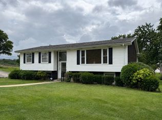 2 Meadow Dr, Greensburg, PA 15601