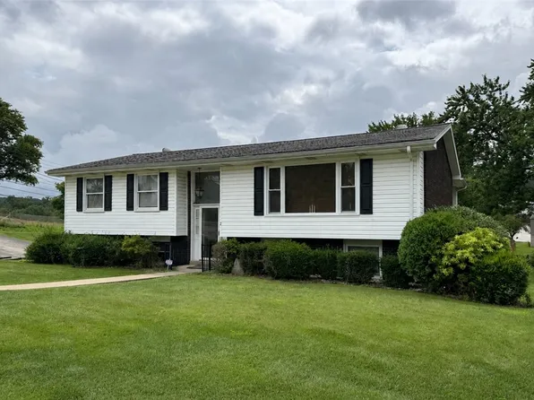 2 Meadow Dr, Greensburg, PA 15601
