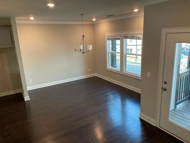 1112 Knoxboro Ln — Photo 5