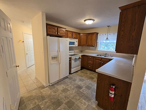 5th image of 208 Amblewood Way
