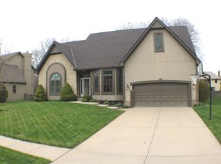 612 NE Silverleaf Pl, Lees Summit, MO 64064
