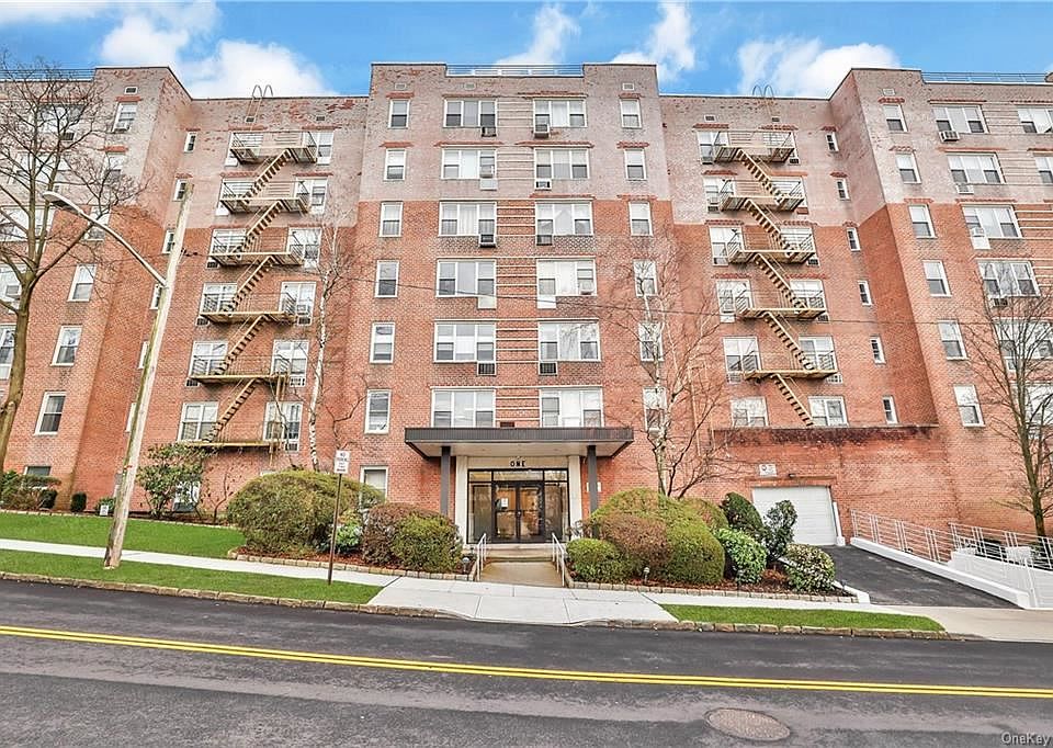 1st image of 1 Oakridge Pl APT 2D