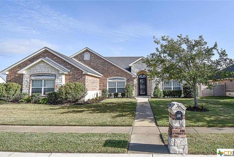 1st image of 301 Auburn Hl
