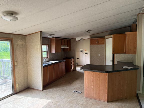 5th image of 305 Gills Branch Rd