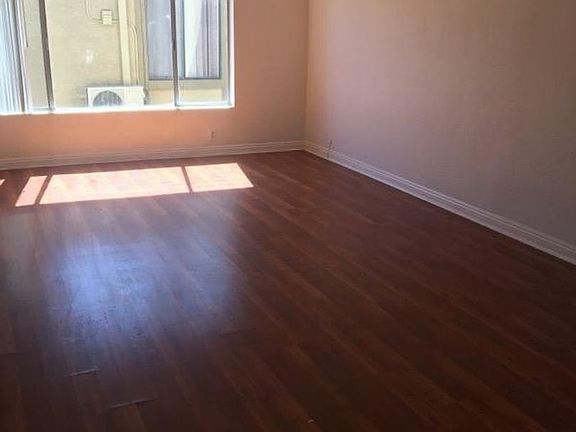 3rd image of 12906 Doty Ave APT D