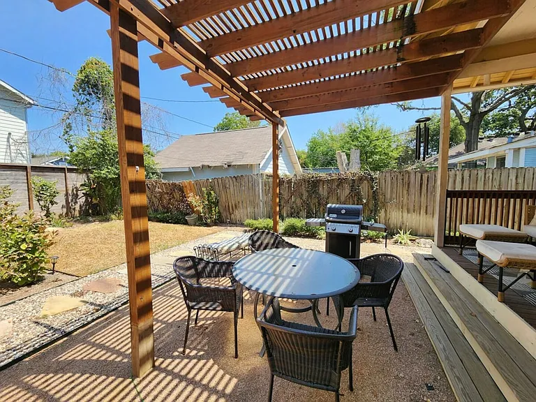 E 11th 1/2 St — Photo 26