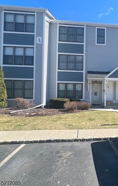 1st image of 132 Heritage Ln